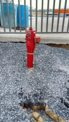 Inspección de poste indicador Mueller para control de agua en sistemas contra incendio bajo lineamientos de la norma NFPA.